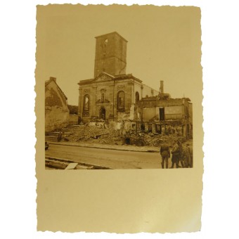 Церковь во Фриттлингене после бомбёжки. Espenlaub militaria